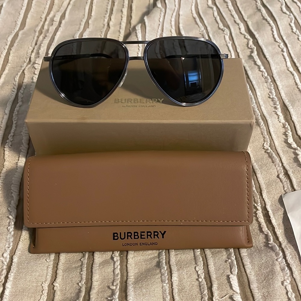 Authentic New Burberry aviator sunglasses